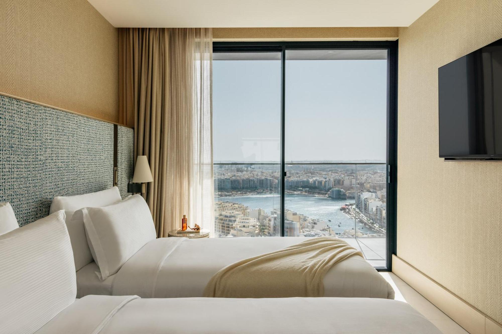 Hotel Me Malta By Melia à San Ġiljan Extérieur photo